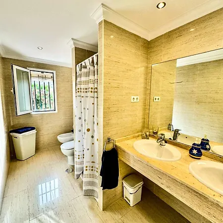 Sunny House At The Infinity Pool Shared 贝纳尔马德纳